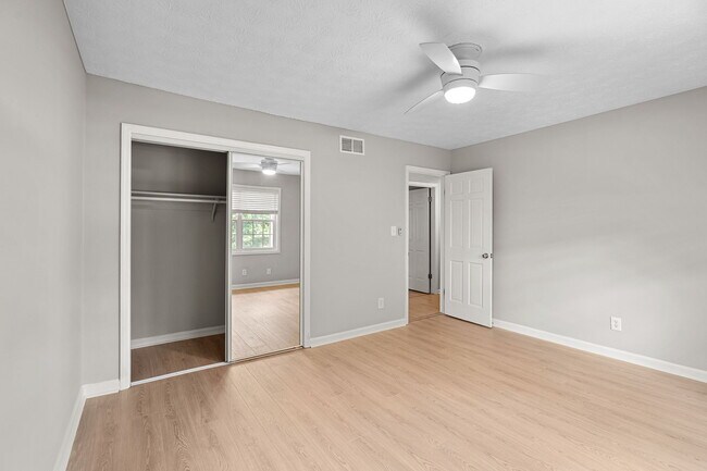 Building Photo - 315 Winding River Dr