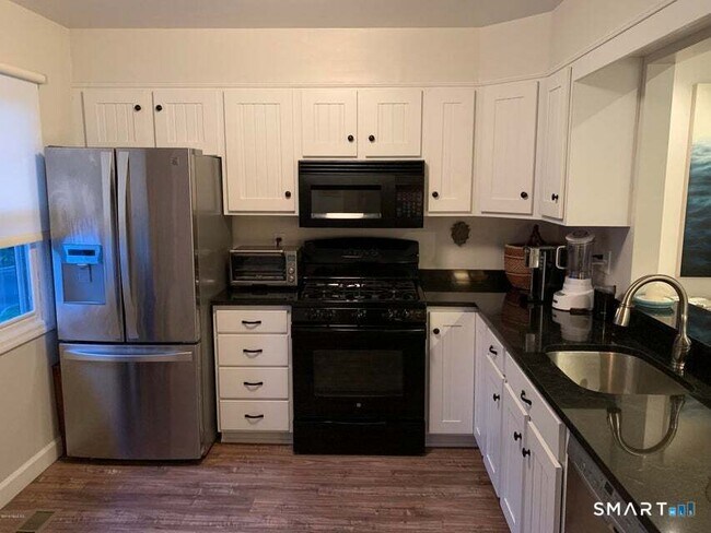 Building Photo - 213 River Rd Ext