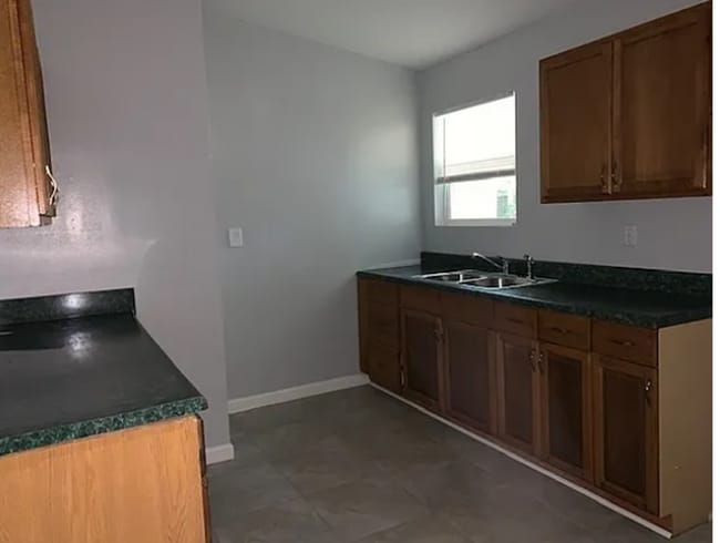 Building Photo - Coming soon 6/26/26- Well maintained 3 bedroom/1 bathroom in a lovely established neighborhood..