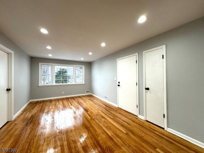 Building Photo - 9 Westervelt Pl