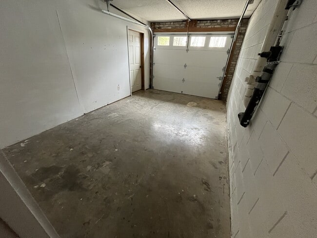 Building Photo - 145 Fiddlers Run Ct