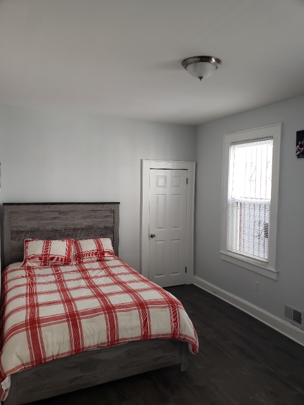 Building Photo - 142 Mapes Ave