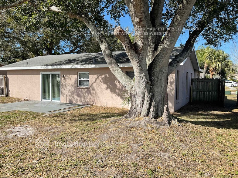 Building Photo - 2811 Eagle Run Cir N