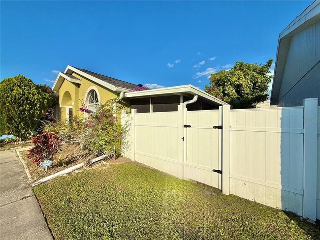 Building Photo - 2359 Harbor Town Dr