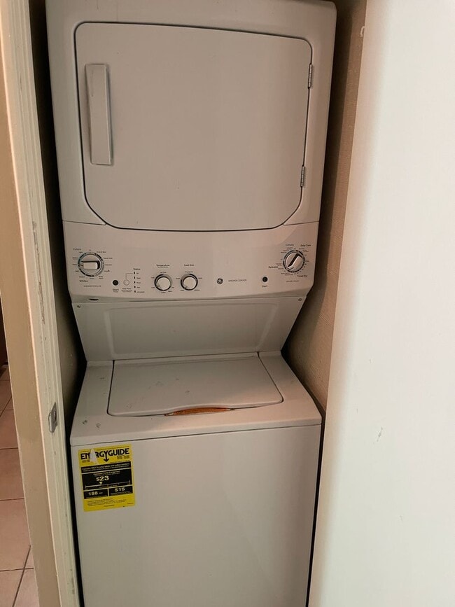 Building Photo - 5948 E 33rd Ct