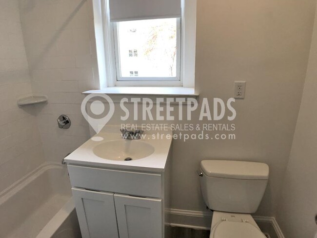 Building Photo - 3 bedroom in Boston MA 02135