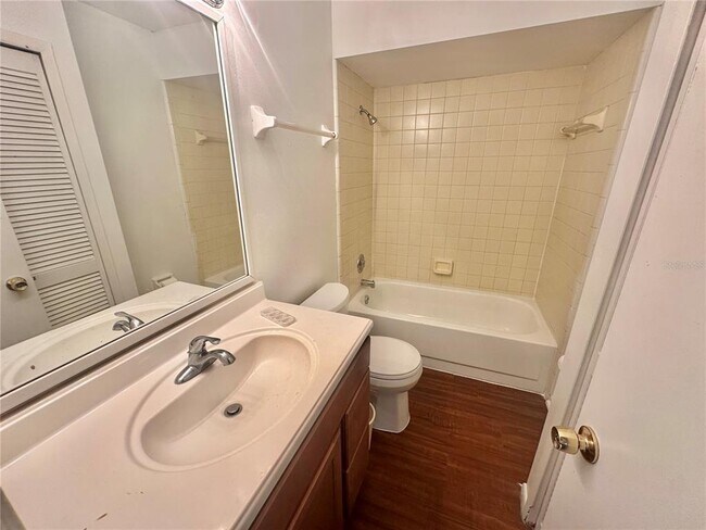 Building Photo - 2549 S Oak Ave