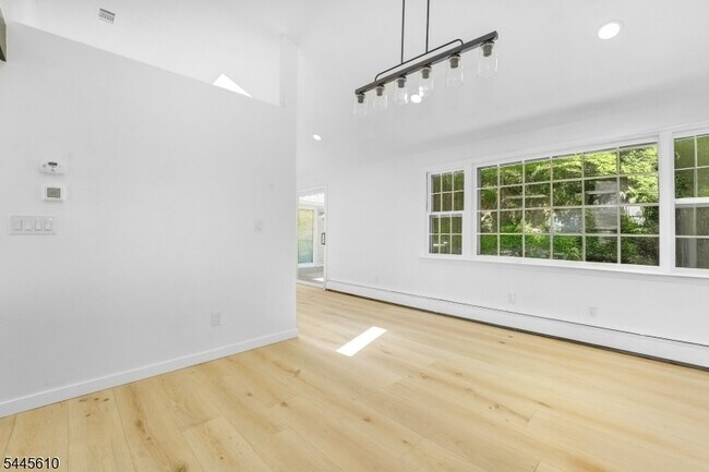 Building Photo - 306 Warrenville Rd