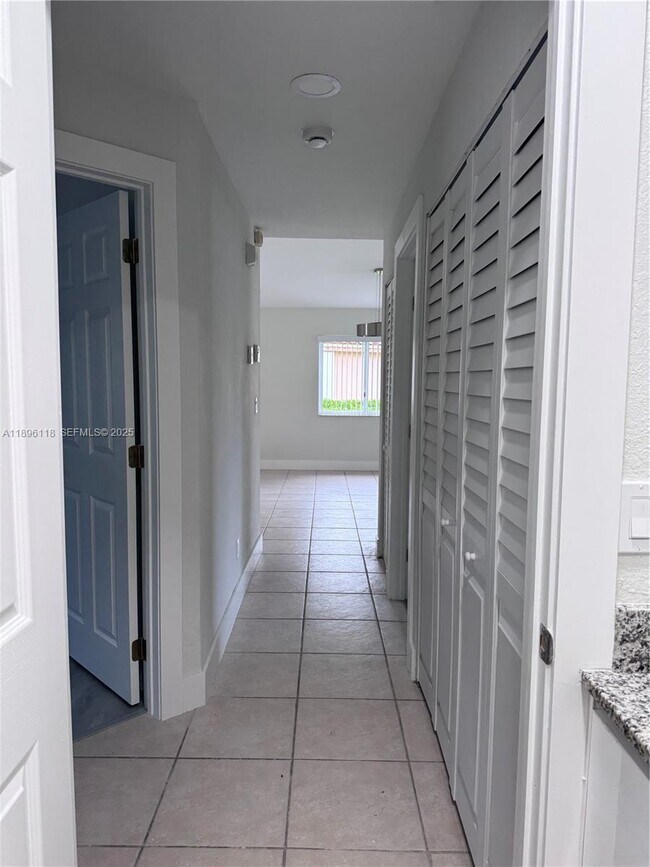 Building Photo - 553 NW 208th Terrace