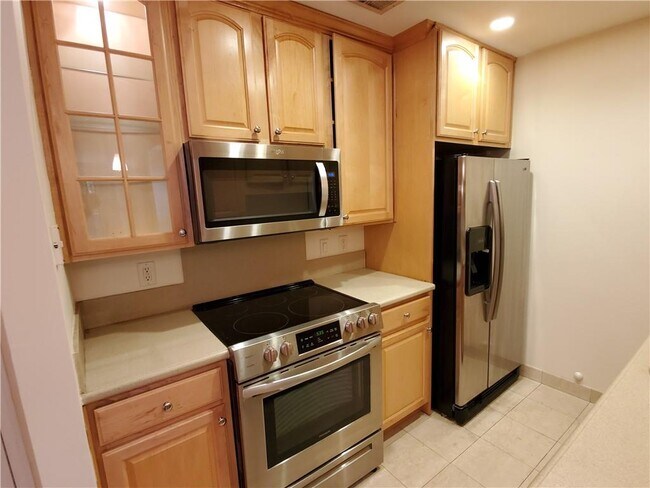 Building Photo - 4209 Pine Heights Dr NE