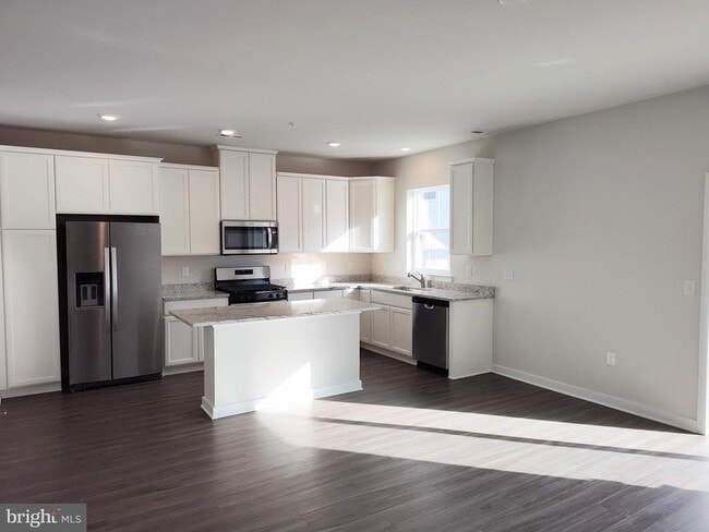 Building Photo - 3 Wafer Aly