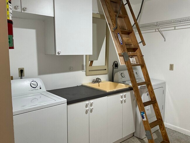 Building Photo - 13752 Yarmouth Dr