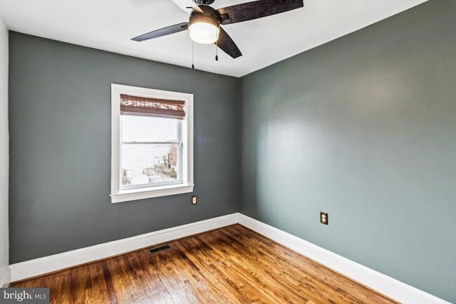 Building Photo - 3318 Blaine St NE