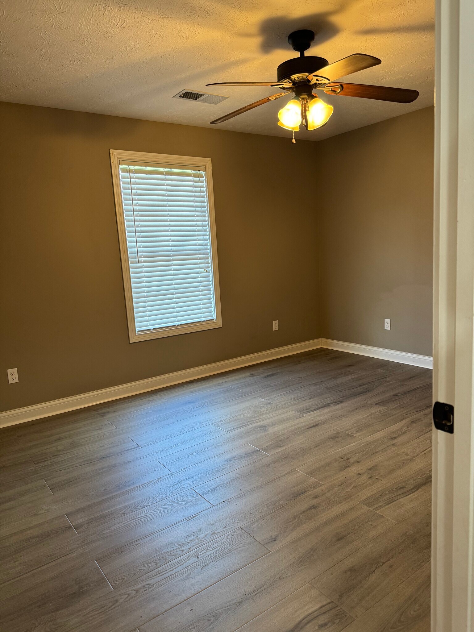 Building Photo - 6068 Lauren Ln