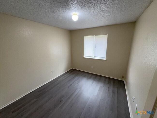 Building Photo - 4303 Fawn Dr