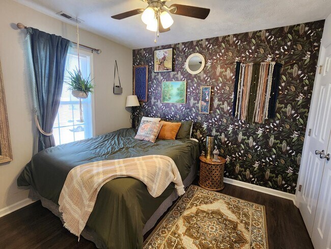 Building Photo - 1505 Laurel Oak Dr