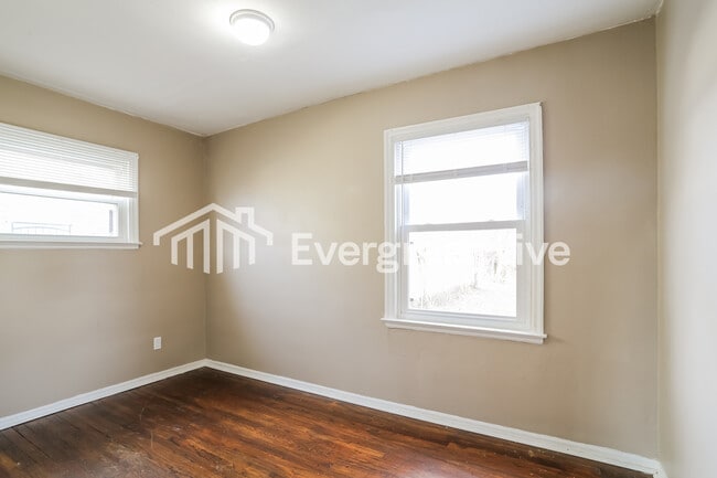 Building Photo - 2330 Lexington Ave