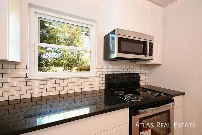 Building Photo - 4517 Driftwood Pl