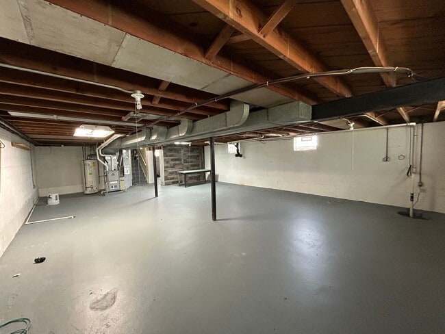 Building Photo - Brick Ranch for Rent in Highland  HTS close to the freeway