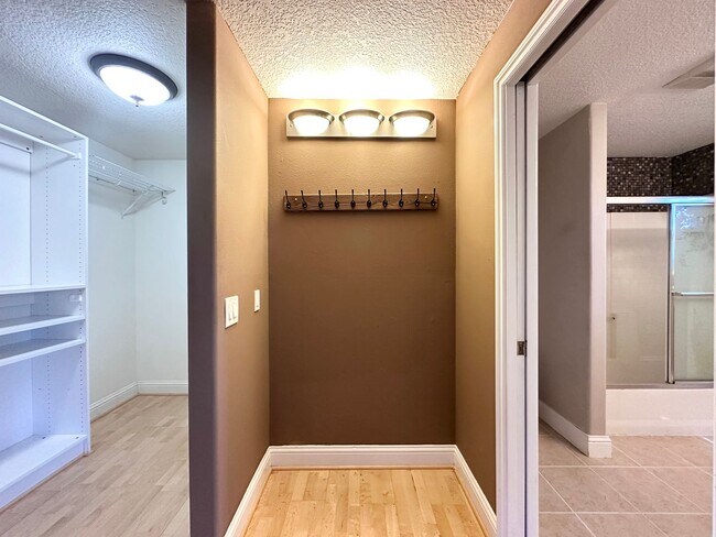 Building Photo - Gorgeous 3 Bed 2 Bath w/ Brand New Deck Patio Home in Cedar Hills! MOVE IN SPECIAL!