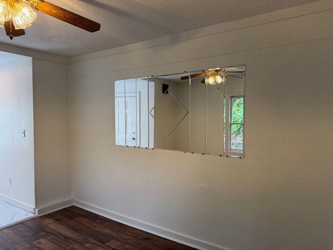 Building Photo - Central Asheville - Renovated Bungalow!