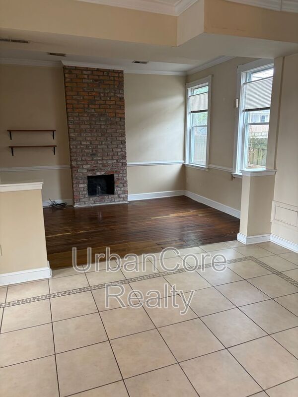 Building Photo - 2410 Cedar St