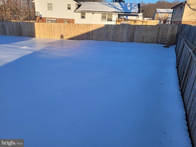 Building Photo - 100 Essenton Dr