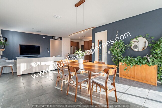 Building Photo - 8683 N Calle La Canoa