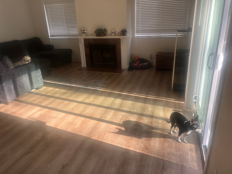 Wood burning fire place - 73 Silcreek Dr