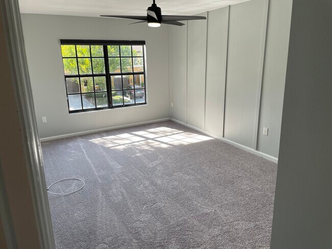 Building Photo - 725 Ventura Dr