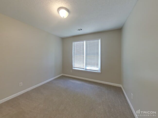 Building Photo - 39 Pine Grove Cir