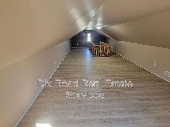 Building Photo - 109 N Decker Ave