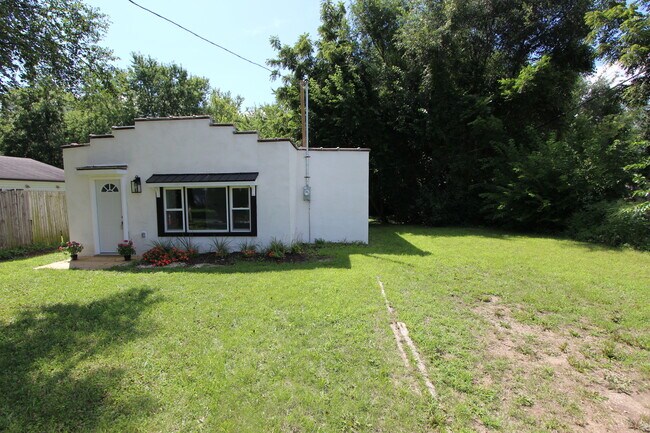 Building Photo - 103 Atwood Ave