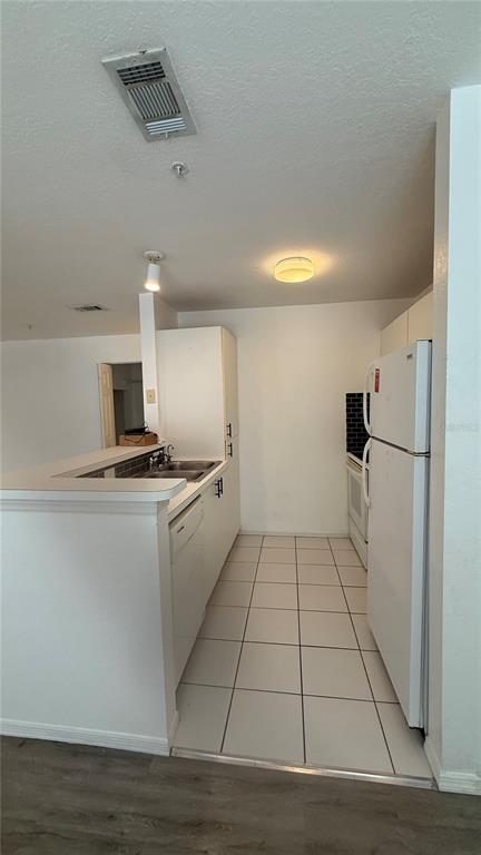 Building Photo - 850 S Tamiami Trl