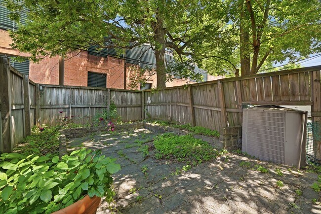 Building Photo - 717 Copeland St