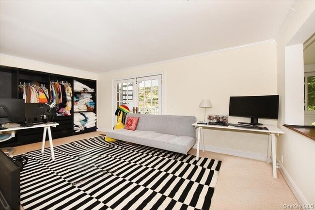 Building Photo - 3 Mill Pond Ln