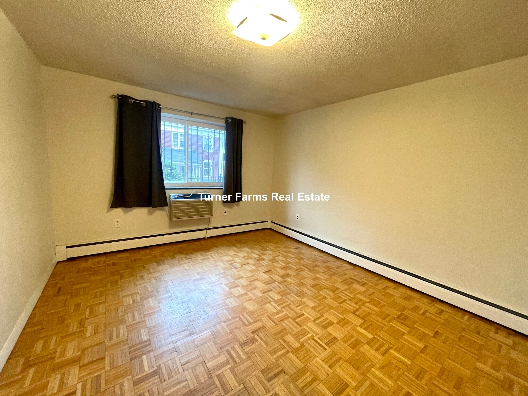 Building Photo - 114 Buttonwood St
