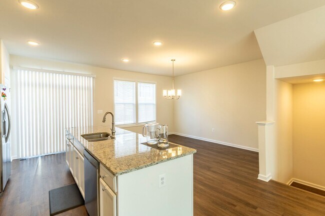 Building Photo - 3430 Montague St