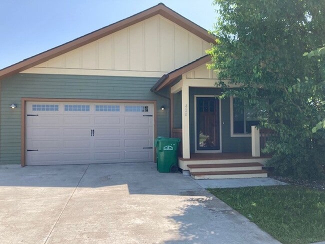 Building Photo - Comfortable Living in the Heart of Valley ...