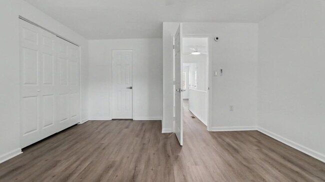 Building Photo - 1028 Kenyon St NW