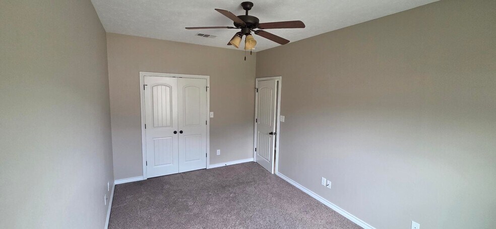 Building Photo - 3606 Sylvia Dr