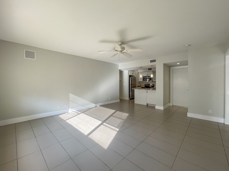 Building Photo - 64 Isle Of Venice Dr