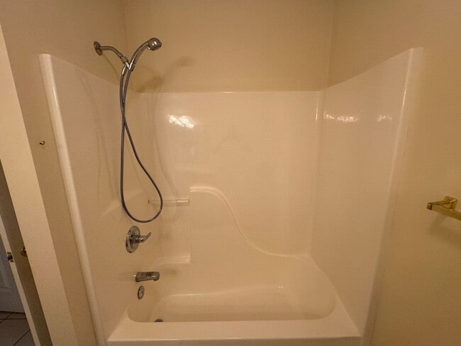 Building Photo - Charming Updated Townhouse in Bristol, VA