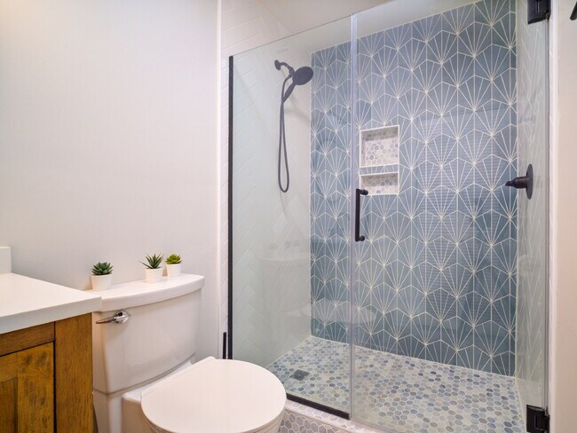 Building Photo - "Charming 2-Bedroom Retreat with Granite Elegance on Thornton Road!"