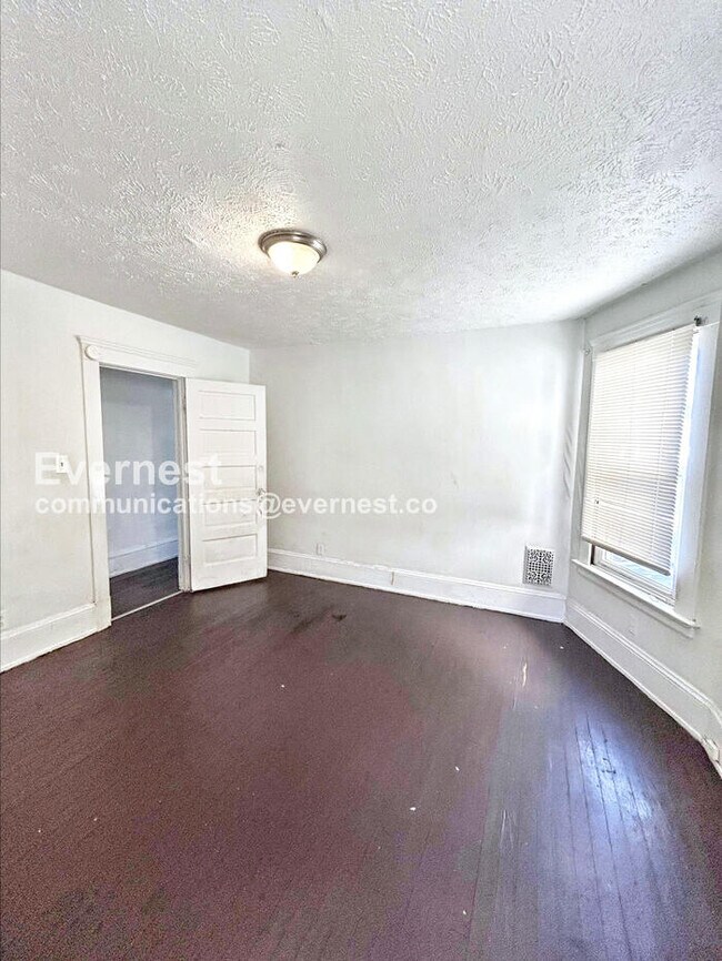 Building Photo - 2213 E 82nd St