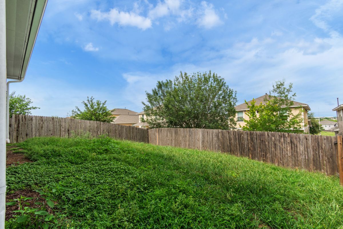 Building Photo - 535 Twisted Oaks Ln