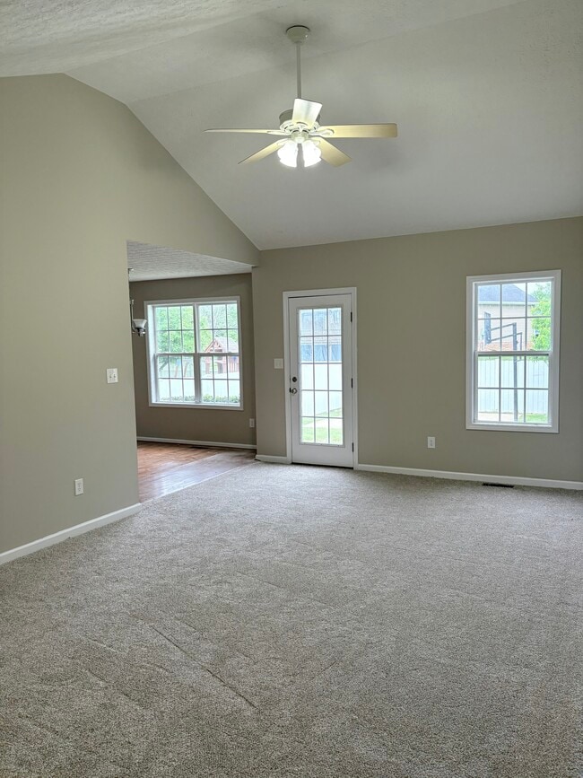 Building Photo - 3255 Cave Springs Ave