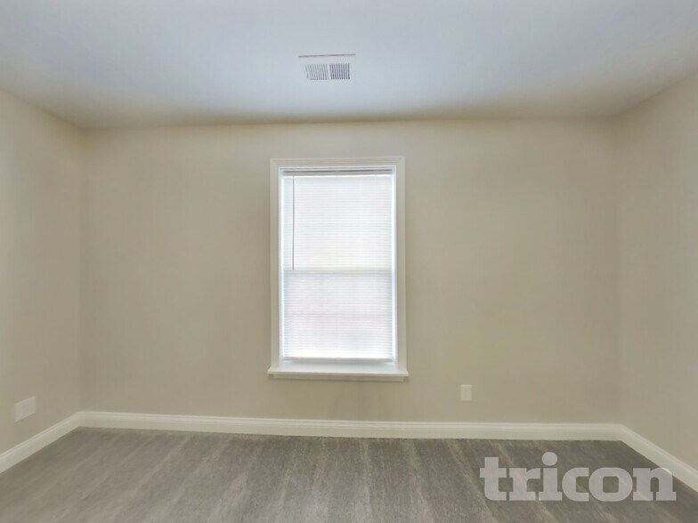 Building Photo - 722 Chestnut Ln