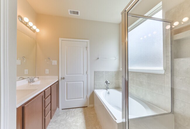 Building Photo - 25822 Zula Dr