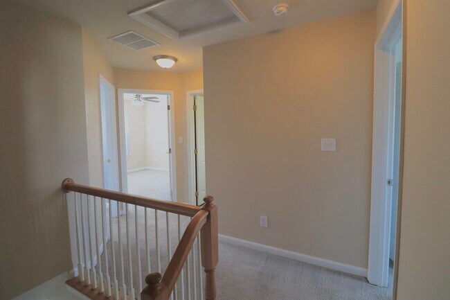 Building Photo - 8805 Hillside Way